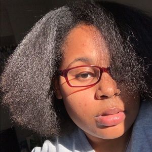 Meet your Posher, Kayla